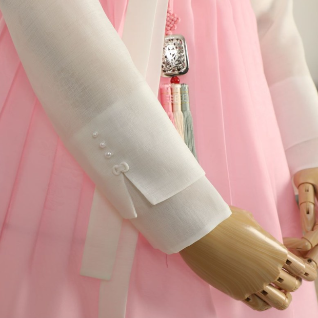 Alternative view of Women's Hanbok