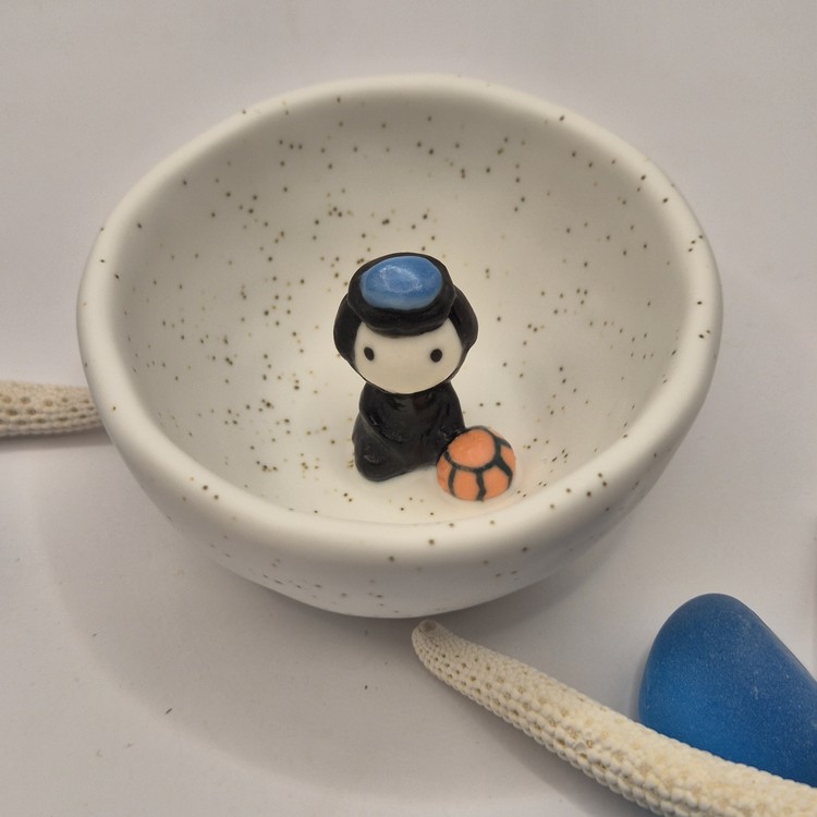 Alternative view of Jeju Haenyeo Pottery Series