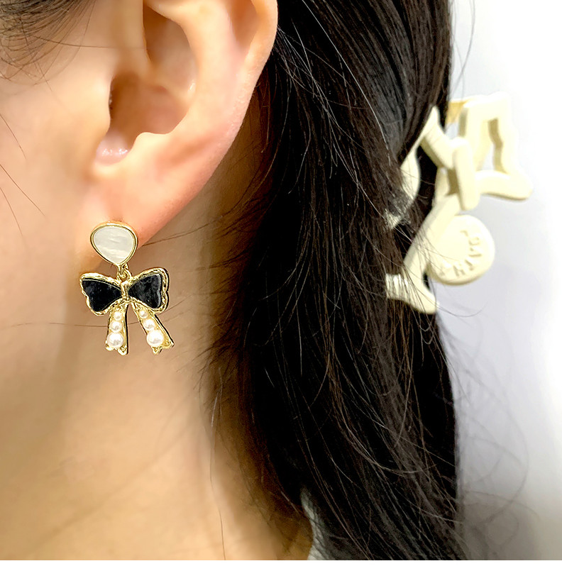 Mother-of-Pearl & Pearl Ribbon Earrings