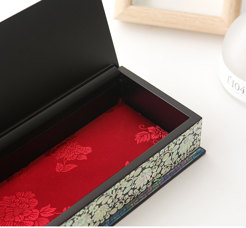 Alternative view of Mother-of-pearl Lacquerware Colored Flower Arabesque Automatic Mother-of-pearl Brush Holder