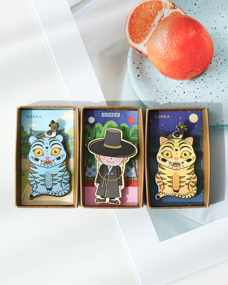 Alternative view of Korean Traditional Character Frame Magnet