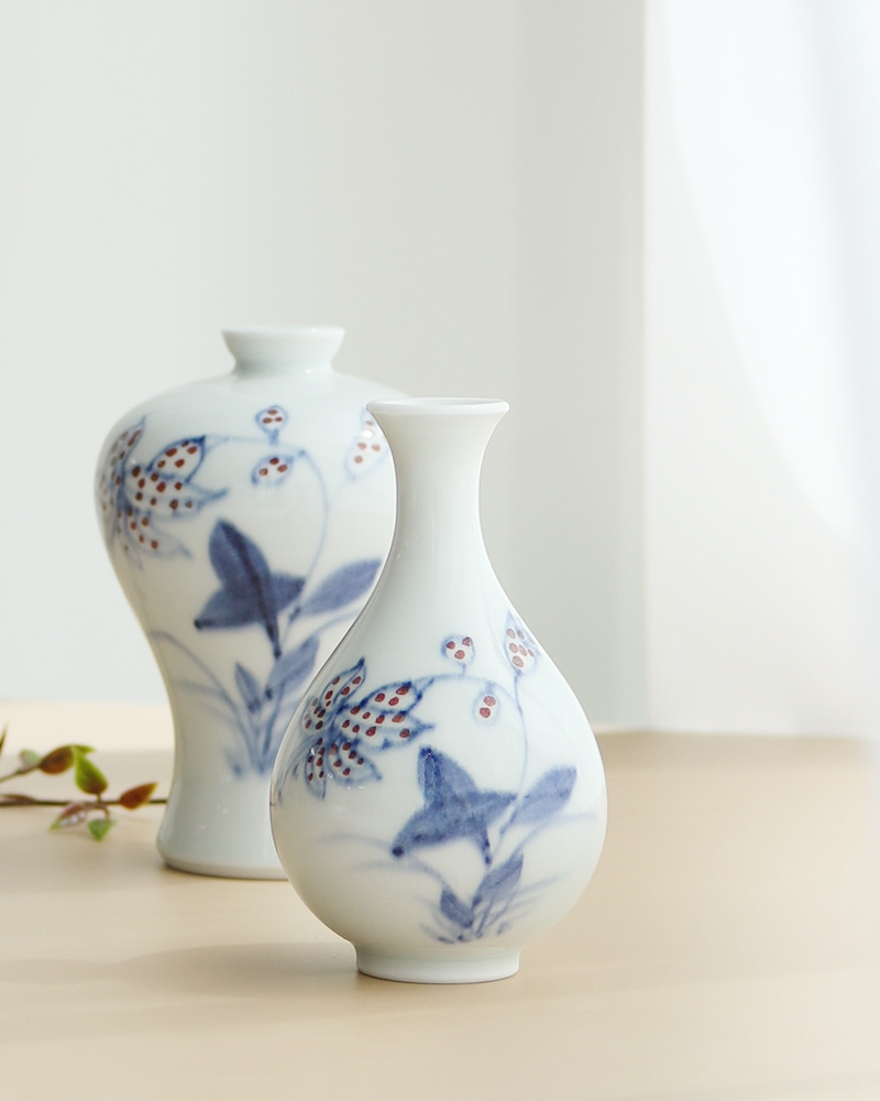 Alternative view of Songwol White Porcelain Mini Vase Set - Lily Flower Design