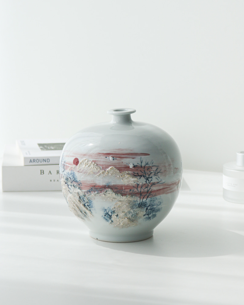 Alternative view of White Porcelain Landscape Haengkko Jar by Master Kwon Oh-hak