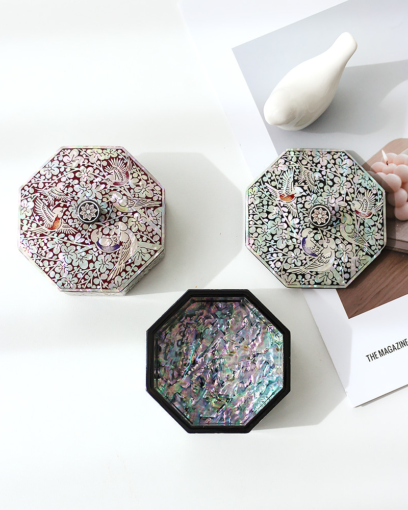 Alternative view of Korean Najeonchilgi Mother of Pearl Plum Blossom Octagonal Box 9cm